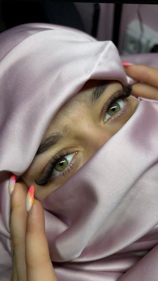 Pestañas y Cejas Postizas