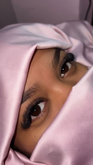 Pestañas y Cejas Postizas