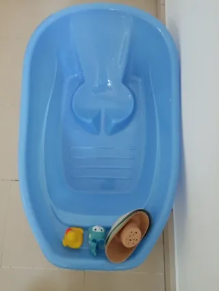 Bañera bebé ergonómica + juguetes