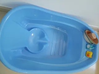 Bañera bebé ergonómica + juguetes