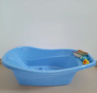 Bañera bebé ergonómica + juguetes