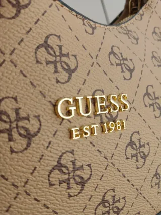 Bolso Guess Monogram Marrón Dorado