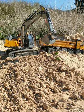 Excavadora RC Volvo EC160 + Camión Huina