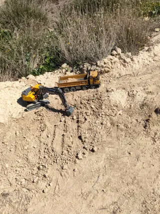 Excavadora RC Volvo EC160 + Camión Huina