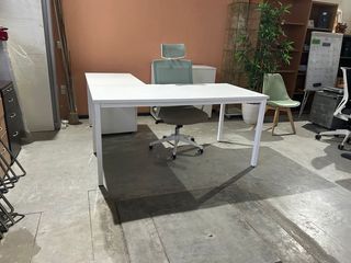 Lote 16 Mesas de Oficina Blancas