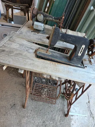 Máquina de coser Alfa para restaurar