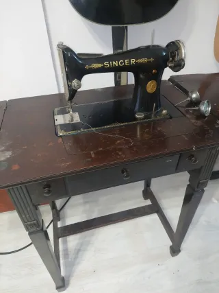 2 Máquinas de Coser Antiguas