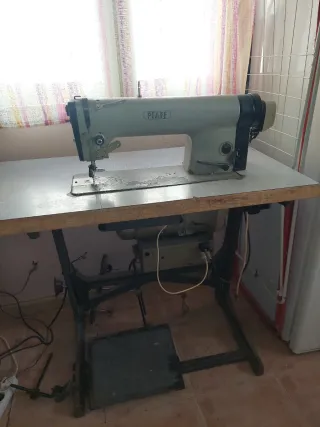 2 Máquinas de Coser Antiguas