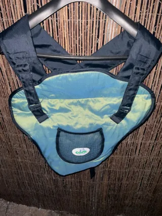 Mochila portabebés Cam azul y negro ergonómica