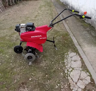 Motoazada seminueva, cuchillas recién puestas,