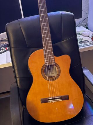 Guitarra Admira Juanita Electrificada