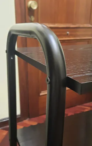 Mesita auxiliar negra de 3 baldas / metal y madera