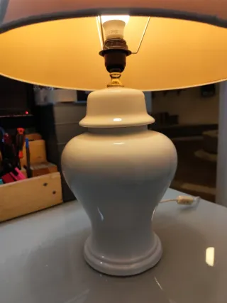 Lámpara de mesa cerámica y tela