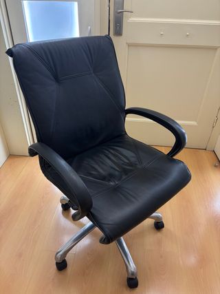 Silla de oficina negra