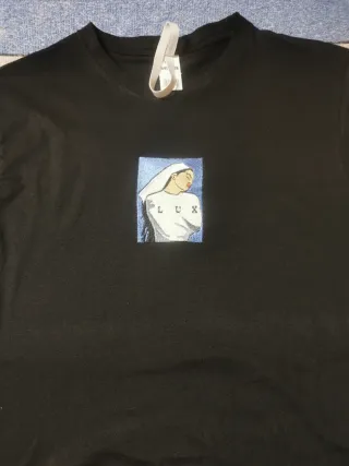 Camiseta Bordada Lux Rosalía Talla varias