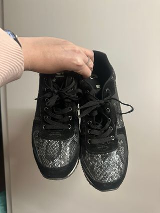 Deportivas Gioseppo negras y plateadas