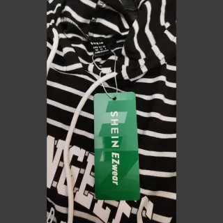 Vestido a rayas con capucha