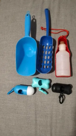Accessori per cani: pale e distributore