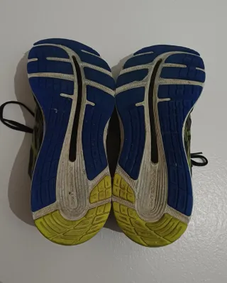 Zapatillas Asics grises y verdes Talla 47