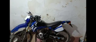 Moto Rieju RR Enduro Azul y Blanca