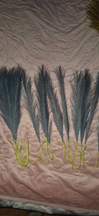 Plumas decorativas grises para jarrón