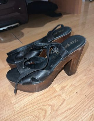 Zapatos de tacón negros