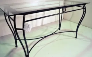Mesa de forja con tapa de cristal