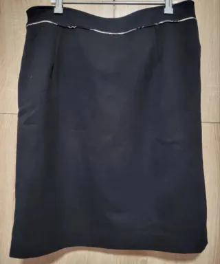 Falda negra Picotazos