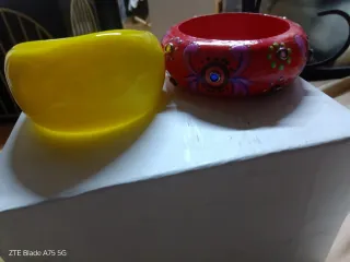 Bracciali vintage rossi e gialli