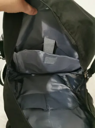 Mochila Anime Negra Porta Ordenador + Carga USB