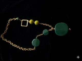 Collana oro e pietre verdi