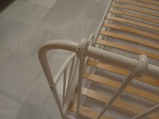 Cama infantil Minnen IKEA blanca con somier luroy