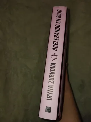 Acelerando en rojo ( romance oscuro y erotismo)