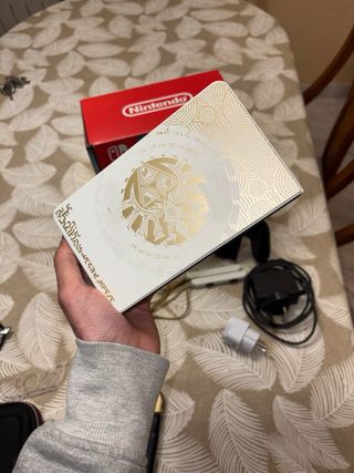 Nintendo Switch OLED Ed. Zelda + Funda