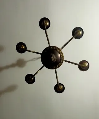 Lámpara de techo antigua negra y dorada