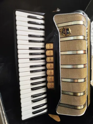 Acordeón Hohner Clásico