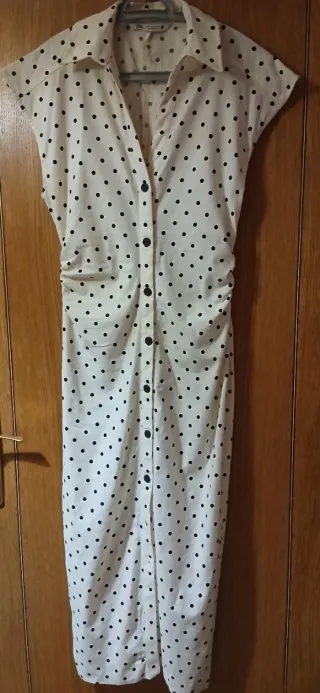 Vestido Zara blanco lunares manga corta
