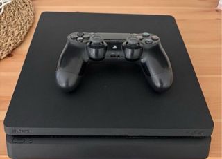 PS4 (PlayStation 4) Negra + Mando