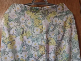 Falda satinada estampada flores