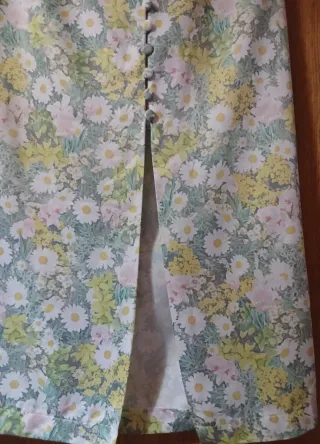 Falda satinada estampada flores