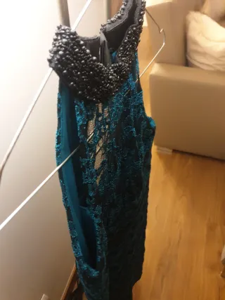 Conjunto de vestido halter, fular y torera