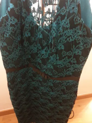 Conjunto de vestido halter, fular y torera