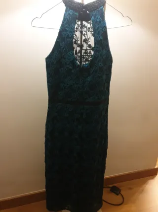 Conjunto de vestido halter, fular y torera