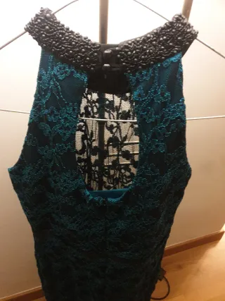 Conjunto de vestido halter, fular y torera