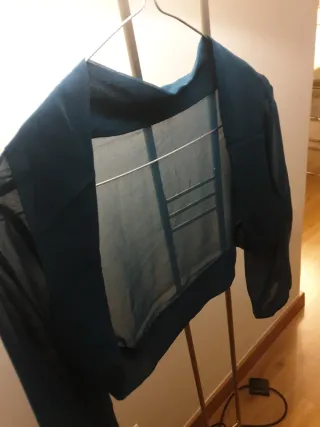 Conjunto de vestido halter, fular y torera