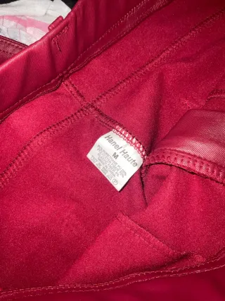 Pantalón efecto cuero rojo granate talle alto M