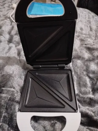 Sandwichera (Tostadora) Marca: Saivod