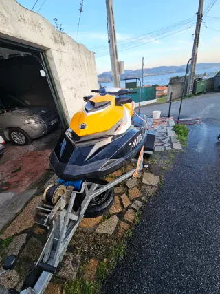 Sea-Doo GTI SE 130 Negro/Amarillo