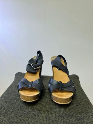 Sandalias negras estilo zueco