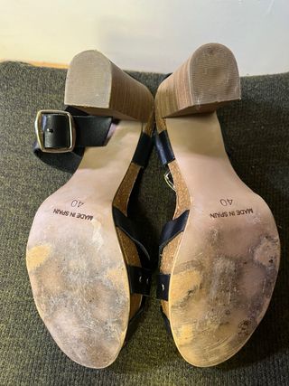 Sandalias negras estilo zueco